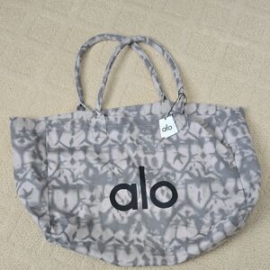 ALO Yoga Gray Geometric Tote Bag